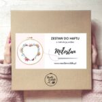 zestaw do nauki haftu z instrukcją wideo Miłostan od Needle Twiddle
