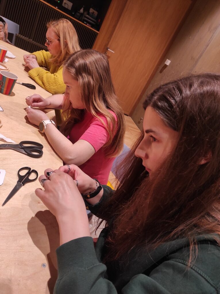 warsztaty haftowania biżuterii Needle Twiddle